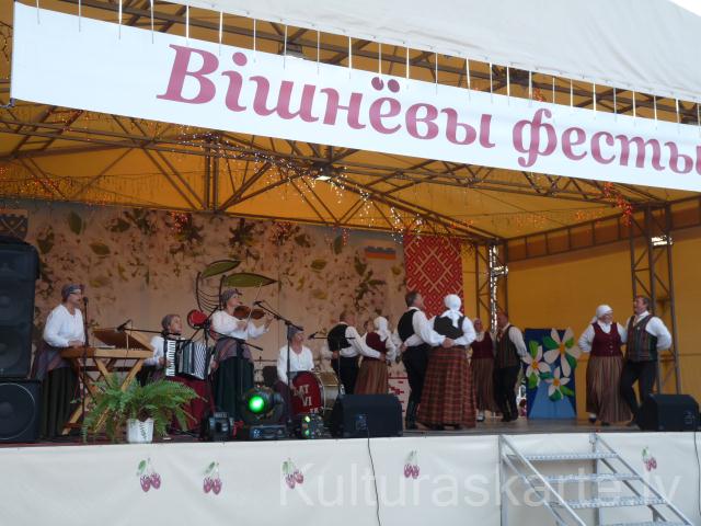 Kopā ar kapelu "Bumburneicys" Ķiršu festivālā Baltkrievijā